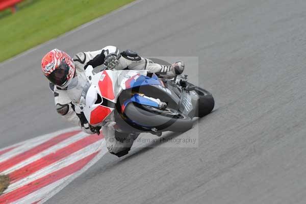 Motorcycle action photographs;Silverstone circuit;Silverstone photographs;Trackday digital images;event digital images;eventdigitalimages;no limits trackday;peter wileman photography;rockingham towcester northamptonshire;trackday;trackday photos