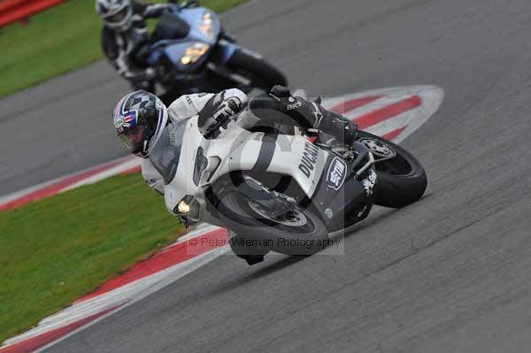 Motorcycle action photographs;Silverstone circuit;Silverstone photographs;Trackday digital images;event digital images;eventdigitalimages;no limits trackday;peter wileman photography;rockingham towcester northamptonshire;trackday;trackday photos