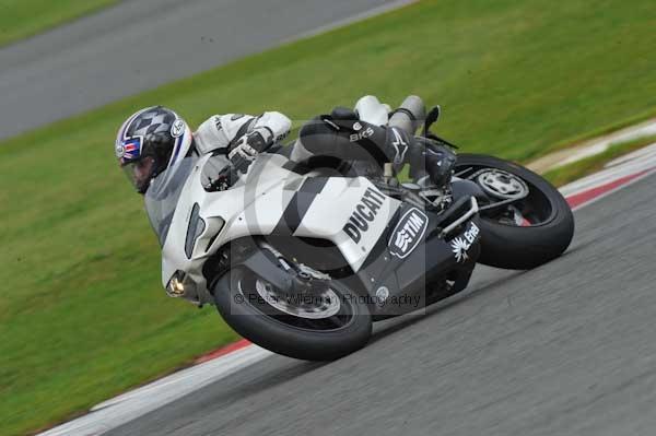 Motorcycle action photographs;Silverstone circuit;Silverstone photographs;Trackday digital images;event digital images;eventdigitalimages;no limits trackday;peter wileman photography;rockingham towcester northamptonshire;trackday;trackday photos