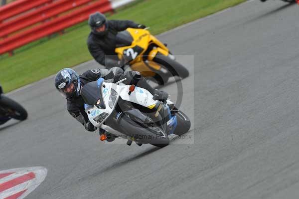 Motorcycle action photographs;Silverstone circuit;Silverstone photographs;Trackday digital images;event digital images;eventdigitalimages;no limits trackday;peter wileman photography;rockingham towcester northamptonshire;trackday;trackday photos