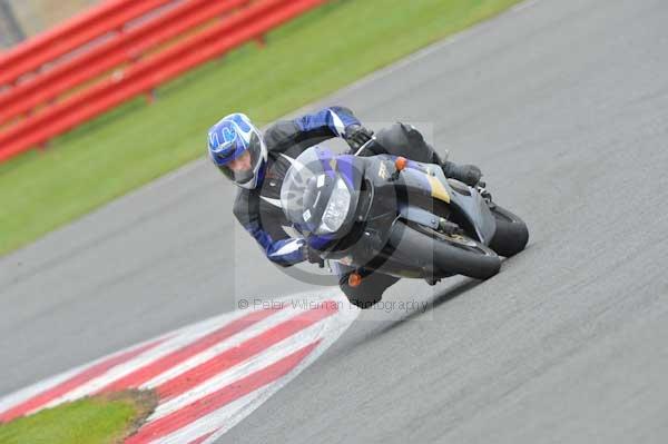 Motorcycle action photographs;Silverstone circuit;Silverstone photographs;Trackday digital images;event digital images;eventdigitalimages;no limits trackday;peter wileman photography;rockingham towcester northamptonshire;trackday;trackday photos