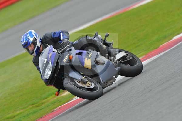 Motorcycle action photographs;Silverstone circuit;Silverstone photographs;Trackday digital images;event digital images;eventdigitalimages;no limits trackday;peter wileman photography;rockingham towcester northamptonshire;trackday;trackday photos