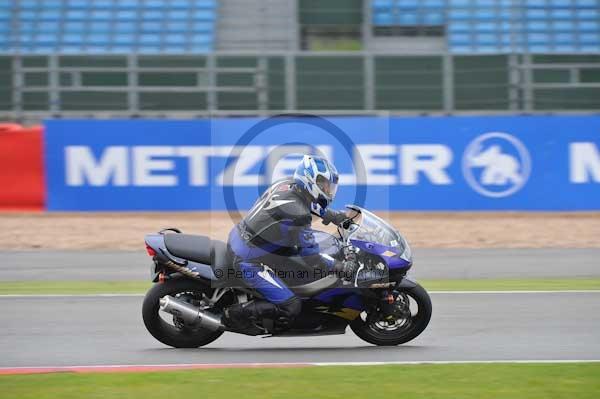 Motorcycle action photographs;Silverstone circuit;Silverstone photographs;Trackday digital images;event digital images;eventdigitalimages;no limits trackday;peter wileman photography;rockingham towcester northamptonshire;trackday;trackday photos