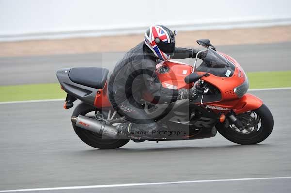 Motorcycle action photographs;Silverstone circuit;Silverstone photographs;Trackday digital images;event digital images;eventdigitalimages;no limits trackday;peter wileman photography;rockingham towcester northamptonshire;trackday;trackday photos