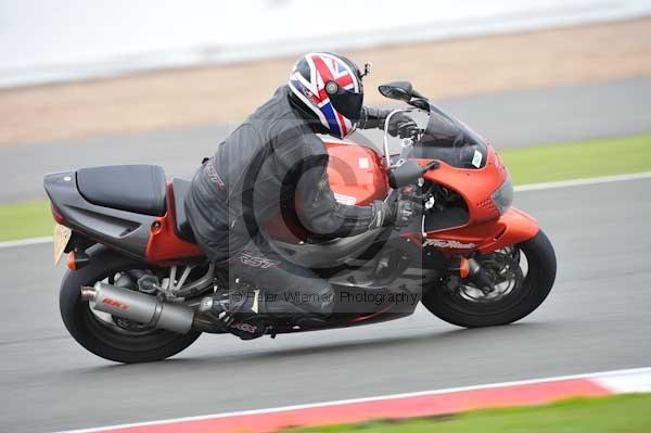 Motorcycle action photographs;Silverstone circuit;Silverstone photographs;Trackday digital images;event digital images;eventdigitalimages;no limits trackday;peter wileman photography;rockingham towcester northamptonshire;trackday;trackday photos