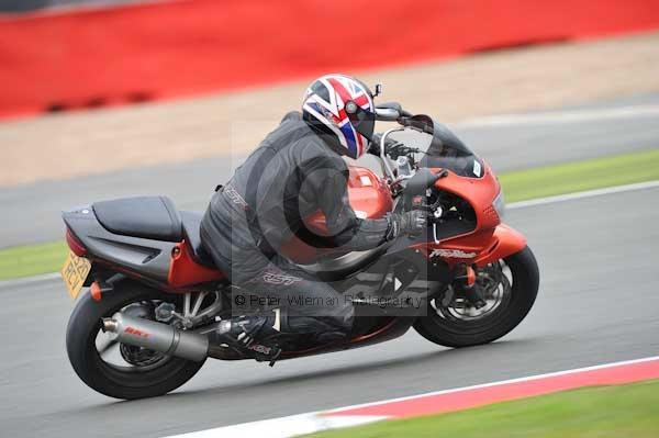 Motorcycle action photographs;Silverstone circuit;Silverstone photographs;Trackday digital images;event digital images;eventdigitalimages;no limits trackday;peter wileman photography;rockingham towcester northamptonshire;trackday;trackday photos