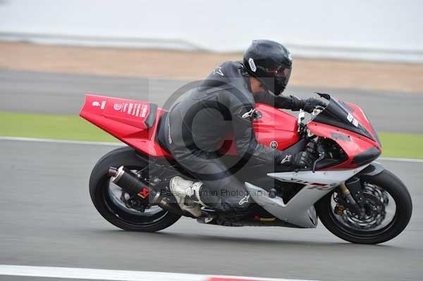 Motorcycle action photographs;Silverstone circuit;Silverstone photographs;Trackday digital images;event digital images;eventdigitalimages;no limits trackday;peter wileman photography;rockingham towcester northamptonshire;trackday;trackday photos