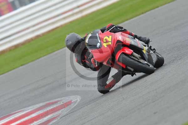 Motorcycle action photographs;Silverstone circuit;Silverstone photographs;Trackday digital images;event digital images;eventdigitalimages;no limits trackday;peter wileman photography;rockingham towcester northamptonshire;trackday;trackday photos