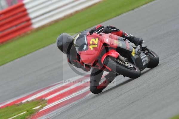 Motorcycle action photographs;Silverstone circuit;Silverstone photographs;Trackday digital images;event digital images;eventdigitalimages;no limits trackday;peter wileman photography;rockingham towcester northamptonshire;trackday;trackday photos