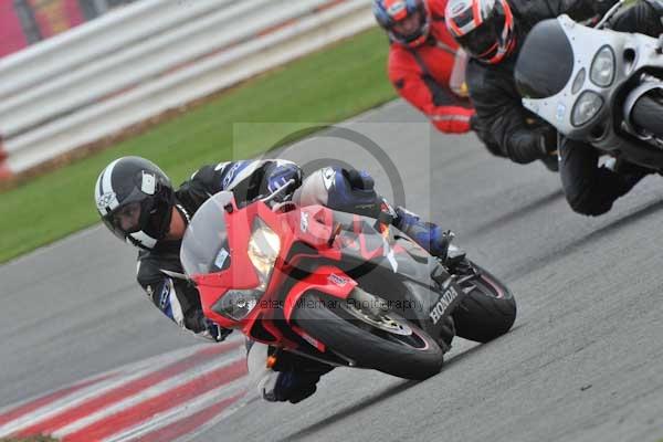 Motorcycle action photographs;Silverstone circuit;Silverstone photographs;Trackday digital images;event digital images;eventdigitalimages;no limits trackday;peter wileman photography;rockingham towcester northamptonshire;trackday;trackday photos