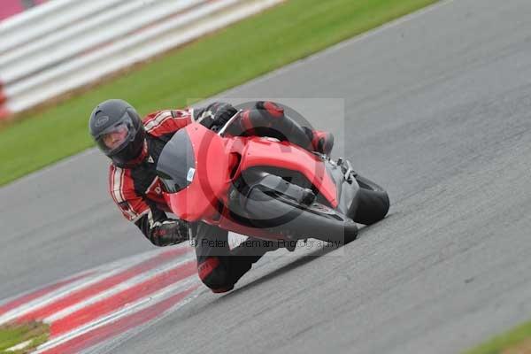 Motorcycle action photographs;Silverstone circuit;Silverstone photographs;Trackday digital images;event digital images;eventdigitalimages;no limits trackday;peter wileman photography;rockingham towcester northamptonshire;trackday;trackday photos