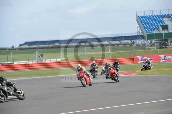 Motorcycle action photographs;Silverstone circuit;Silverstone photographs;Trackday digital images;event digital images;eventdigitalimages;no limits trackday;peter wileman photography;rockingham towcester northamptonshire;trackday;trackday photos