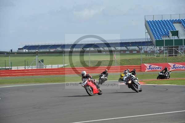 Motorcycle action photographs;Silverstone circuit;Silverstone photographs;Trackday digital images;event digital images;eventdigitalimages;no limits trackday;peter wileman photography;rockingham towcester northamptonshire;trackday;trackday photos