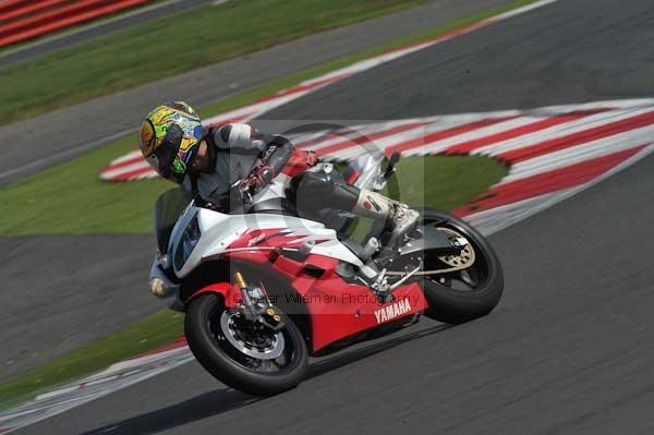 Motorcycle action photographs;Silverstone circuit;Silverstone photographs;Trackday digital images;event digital images;eventdigitalimages;no limits trackday;peter wileman photography;rockingham towcester northamptonshire;trackday;trackday photos
