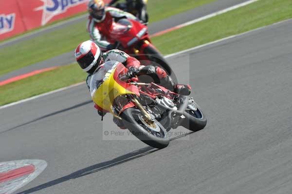 Motorcycle action photographs;Silverstone circuit;Silverstone photographs;Trackday digital images;event digital images;eventdigitalimages;no limits trackday;peter wileman photography;rockingham towcester northamptonshire;trackday;trackday photos