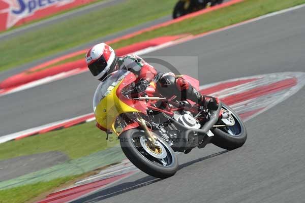 Motorcycle action photographs;Silverstone circuit;Silverstone photographs;Trackday digital images;event digital images;eventdigitalimages;no limits trackday;peter wileman photography;rockingham towcester northamptonshire;trackday;trackday photos