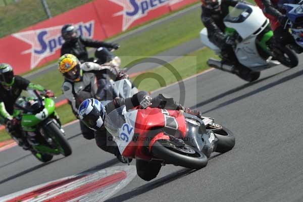 Motorcycle action photographs;Silverstone circuit;Silverstone photographs;Trackday digital images;event digital images;eventdigitalimages;no limits trackday;peter wileman photography;rockingham towcester northamptonshire;trackday;trackday photos