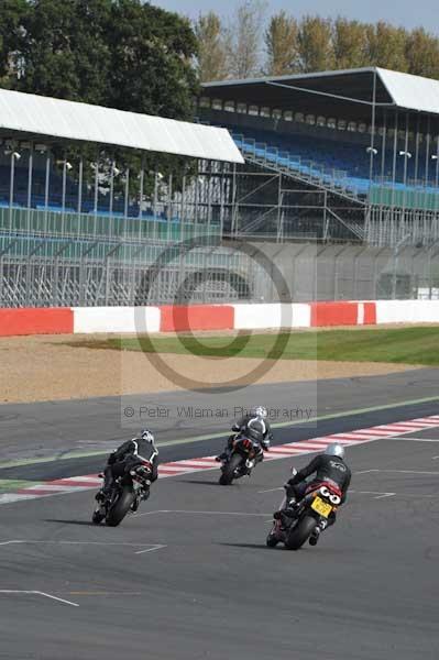 Motorcycle action photographs;Silverstone circuit;Silverstone photographs;Trackday digital images;event digital images;eventdigitalimages;no limits trackday;peter wileman photography;rockingham towcester northamptonshire;trackday;trackday photos