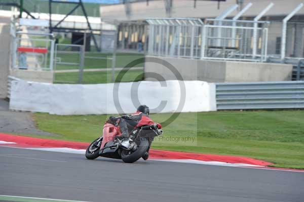 Motorcycle action photographs;Silverstone circuit;Silverstone photographs;Trackday digital images;event digital images;eventdigitalimages;no limits trackday;peter wileman photography;rockingham towcester northamptonshire;trackday;trackday photos