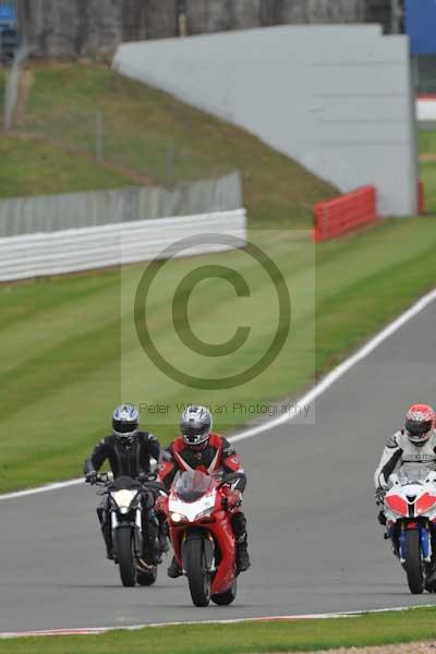 Motorcycle action photographs;Silverstone circuit;Silverstone photographs;Trackday digital images;event digital images;eventdigitalimages;no limits trackday;peter wileman photography;rockingham towcester northamptonshire;trackday;trackday photos