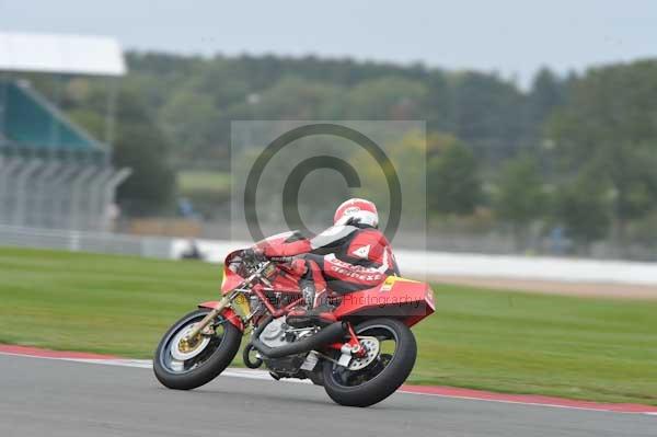 Motorcycle action photographs;Silverstone circuit;Silverstone photographs;Trackday digital images;event digital images;eventdigitalimages;no limits trackday;peter wileman photography;rockingham towcester northamptonshire;trackday;trackday photos