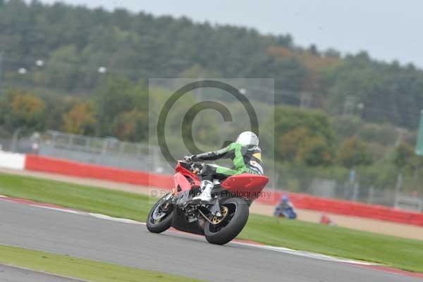 Motorcycle action photographs;Silverstone circuit;Silverstone photographs;Trackday digital images;event digital images;eventdigitalimages;no limits trackday;peter wileman photography;rockingham towcester northamptonshire;trackday;trackday photos