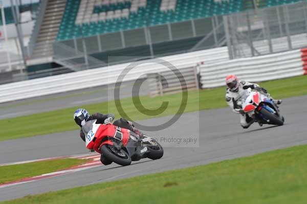 Motorcycle action photographs;Silverstone circuit;Silverstone photographs;Trackday digital images;event digital images;eventdigitalimages;no limits trackday;peter wileman photography;rockingham towcester northamptonshire;trackday;trackday photos