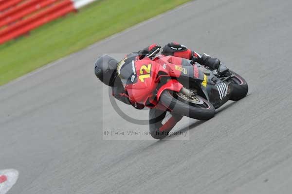 Motorcycle action photographs;Silverstone circuit;Silverstone photographs;Trackday digital images;event digital images;eventdigitalimages;no limits trackday;peter wileman photography;rockingham towcester northamptonshire;trackday;trackday photos