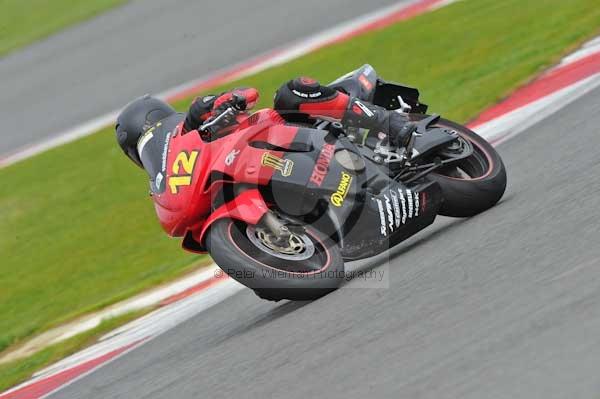 Motorcycle action photographs;Silverstone circuit;Silverstone photographs;Trackday digital images;event digital images;eventdigitalimages;no limits trackday;peter wileman photography;rockingham towcester northamptonshire;trackday;trackday photos