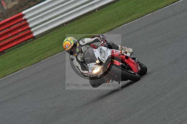 Motorcycle action photographs;Silverstone circuit;Silverstone photographs;Trackday digital images;event digital images;eventdigitalimages;no limits trackday;peter wileman photography;rockingham towcester northamptonshire;trackday;trackday photos