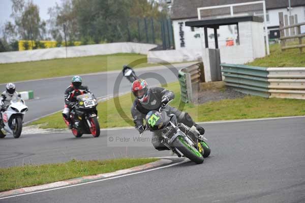 Mallory park Leicestershire;Mallory park photographs;Motorcycle action photographs;Trackday digital images;event digital images;eventdigitalimages;mallory park;no limits trackday;peter wileman photography;trackday;trackday photos