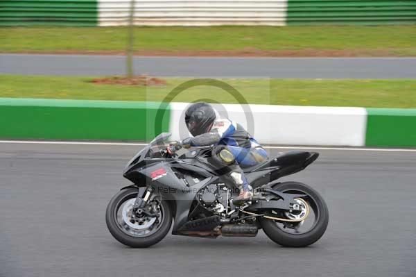 Mallory park Leicestershire;Mallory park photographs;Motorcycle action photographs;Trackday digital images;event digital images;eventdigitalimages;mallory park;no limits trackday;peter wileman photography;trackday;trackday photos