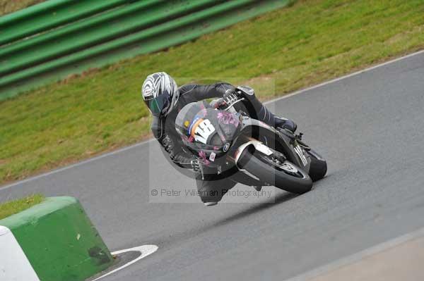 Mallory park Leicestershire;Mallory park photographs;Motorcycle action photographs;Trackday digital images;event digital images;eventdigitalimages;mallory park;no limits trackday;peter wileman photography;trackday;trackday photos