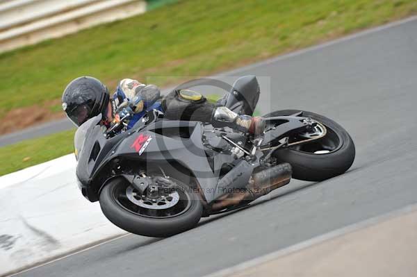 Mallory park Leicestershire;Mallory park photographs;Motorcycle action photographs;Trackday digital images;event digital images;eventdigitalimages;mallory park;no limits trackday;peter wileman photography;trackday;trackday photos