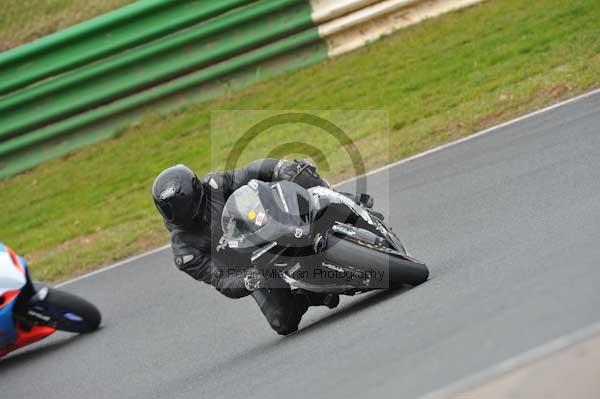 Mallory park Leicestershire;Mallory park photographs;Motorcycle action photographs;Trackday digital images;event digital images;eventdigitalimages;mallory park;no limits trackday;peter wileman photography;trackday;trackday photos