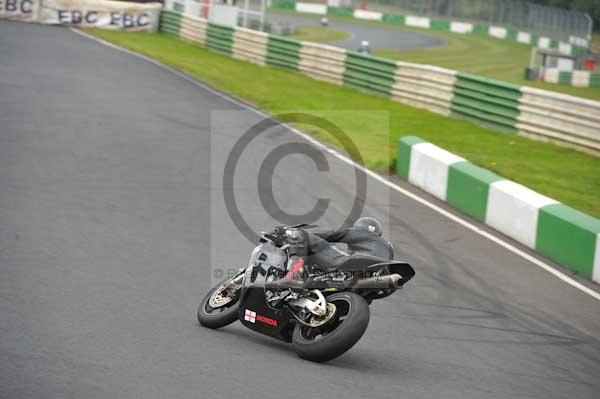 Mallory park Leicestershire;Mallory park photographs;Motorcycle action photographs;Trackday digital images;event digital images;eventdigitalimages;mallory park;no limits trackday;peter wileman photography;trackday;trackday photos