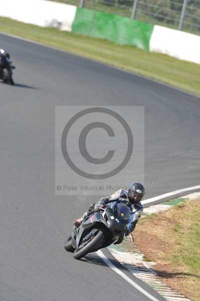 Mallory park Leicestershire;Mallory park photographs;Motorcycle action photographs;Trackday digital images;event digital images;eventdigitalimages;mallory park;no limits trackday;peter wileman photography;trackday;trackday photos
