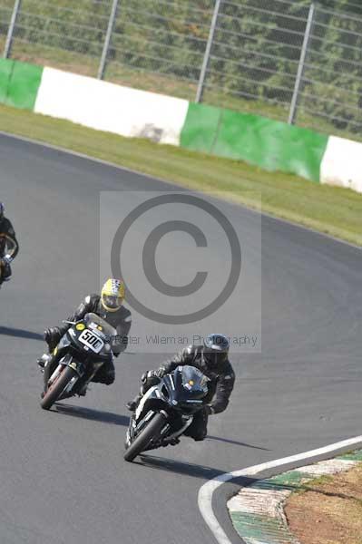 Mallory park Leicestershire;Mallory park photographs;Motorcycle action photographs;Trackday digital images;event digital images;eventdigitalimages;mallory park;no limits trackday;peter wileman photography;trackday;trackday photos