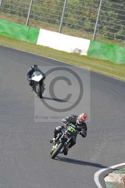 Mallory park Leicestershire;Mallory park photographs;Motorcycle action photographs;Trackday digital images;event digital images;eventdigitalimages;mallory park;no limits trackday;peter wileman photography;trackday;trackday photos