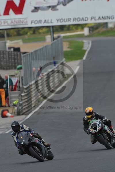 Mallory park Leicestershire;Mallory park photographs;Motorcycle action photographs;Trackday digital images;event digital images;eventdigitalimages;mallory park;no limits trackday;peter wileman photography;trackday;trackday photos