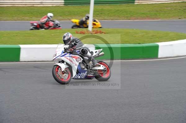 Mallory park Leicestershire;Mallory park photographs;Motorcycle action photographs;Trackday digital images;event digital images;eventdigitalimages;mallory park;no limits trackday;peter wileman photography;trackday;trackday photos