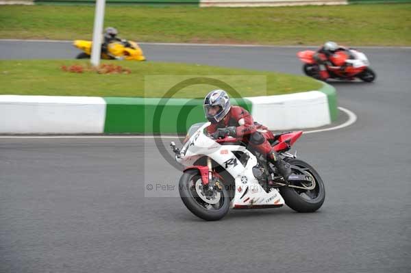 Mallory park Leicestershire;Mallory park photographs;Motorcycle action photographs;Trackday digital images;event digital images;eventdigitalimages;mallory park;no limits trackday;peter wileman photography;trackday;trackday photos