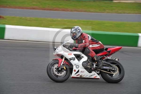 Mallory park Leicestershire;Mallory park photographs;Motorcycle action photographs;Trackday digital images;event digital images;eventdigitalimages;mallory park;no limits trackday;peter wileman photography;trackday;trackday photos