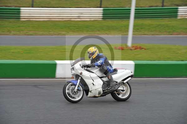Mallory park Leicestershire;Mallory park photographs;Motorcycle action photographs;Trackday digital images;event digital images;eventdigitalimages;mallory park;no limits trackday;peter wileman photography;trackday;trackday photos