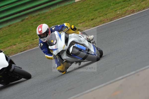 Mallory park Leicestershire;Mallory park photographs;Motorcycle action photographs;Trackday digital images;event digital images;eventdigitalimages;mallory park;no limits trackday;peter wileman photography;trackday;trackday photos