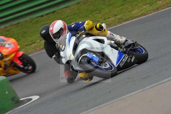 Mallory park Leicestershire;Mallory park photographs;Motorcycle action photographs;Trackday digital images;event digital images;eventdigitalimages;mallory park;no limits trackday;peter wileman photography;trackday;trackday photos