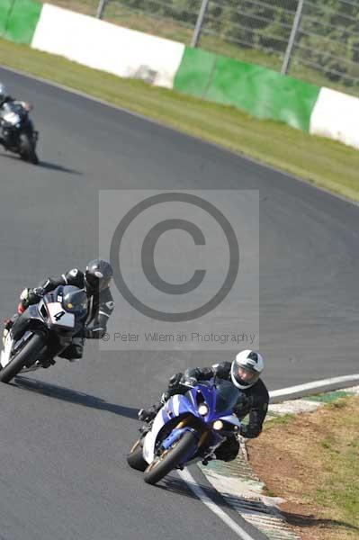 Mallory park Leicestershire;Mallory park photographs;Motorcycle action photographs;Trackday digital images;event digital images;eventdigitalimages;mallory park;no limits trackday;peter wileman photography;trackday;trackday photos