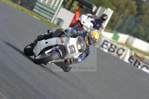 Mallory park Leicestershire;Mallory park photographs;Motorcycle action photographs;Trackday digital images;event digital images;eventdigitalimages;mallory park;no limits trackday;peter wileman photography;trackday;trackday photos