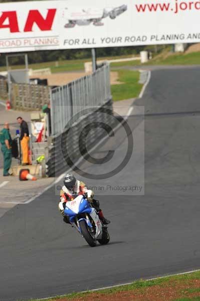 Mallory park Leicestershire;Mallory park photographs;Motorcycle action photographs;Trackday digital images;event digital images;eventdigitalimages;mallory park;no limits trackday;peter wileman photography;trackday;trackday photos