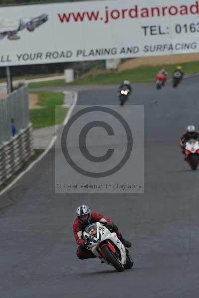 Mallory park Leicestershire;Mallory park photographs;Motorcycle action photographs;Trackday digital images;event digital images;eventdigitalimages;mallory park;no limits trackday;peter wileman photography;trackday;trackday photos